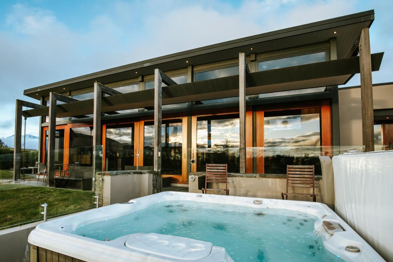 Mt Gold Retreat - Sleeps 8 - Spa Pool - Tennis Court Wanaka Exterior photo