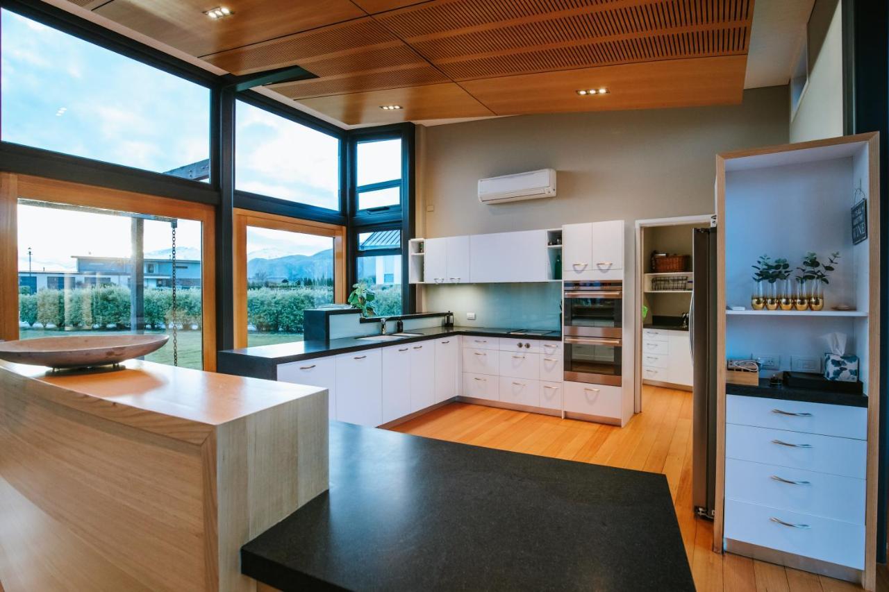 Mt Gold Retreat - Sleeps 8 - Spa Pool - Tennis Court Wanaka Exterior photo