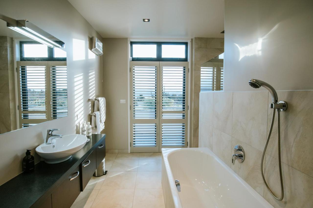 Mt Gold Retreat - Sleeps 8 - Spa Pool - Tennis Court Wanaka Exterior photo