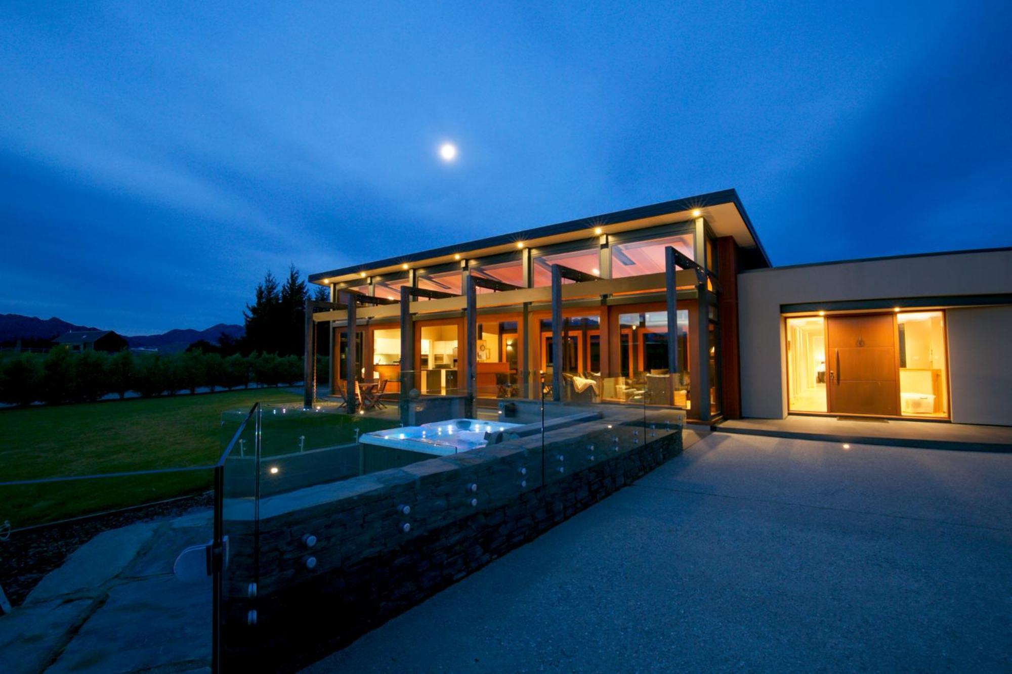 Mt Gold Retreat - Sleeps 8 - Spa Pool - Tennis Court Wanaka Exterior photo